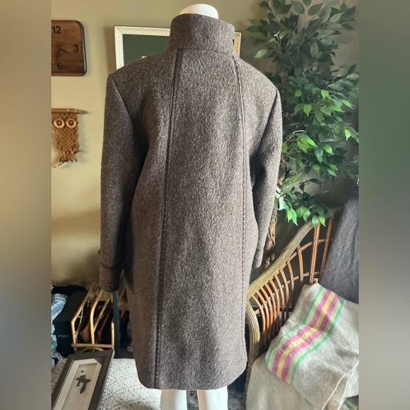 %100 Virgin Wool Coat - Picture 8 of 14